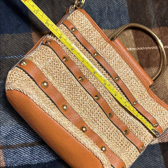 Jessica Simpson Studded Straw Crossbody Bag - Gold Ring Handles - Picture 9 of 12